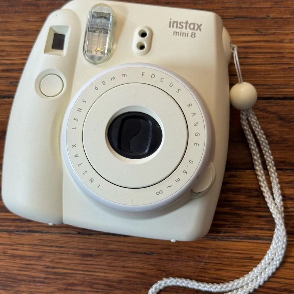 Fuji-film Instax Mini 8 Instant Camera - Cream